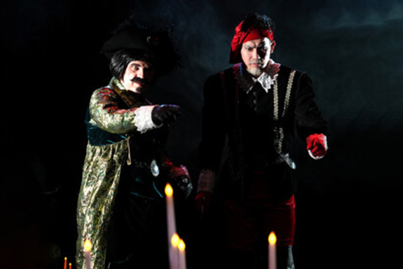 "СОБАКА НА СЕНЕ"