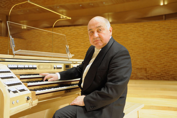 "&Bcy;&acy;&khcy; &icy; &Rcy;&ocy;&jcy;&bcy;&kcy;&iecy;"